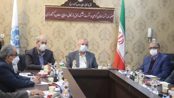 همه دستگاه های اجرایی به توسعه صادرات غیرنفتی کمک کنند همه دستگاه های اجرایی به توسعه صادرات غیرنفتی یاری نمایند