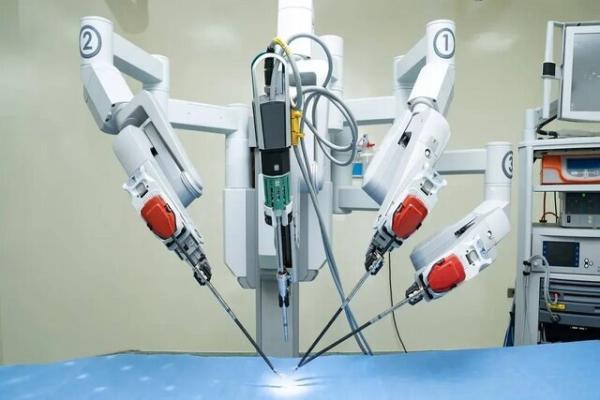 ربات جراح غیرممکن را ممکن کرد، انجام پیروز عملی که هیچ جراحی نمی توانست